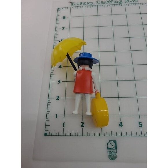 Playmobil Vintage Figure Travelling Lady with Umbrella Pearl Necklace 3322-B - Picture 3 of 3